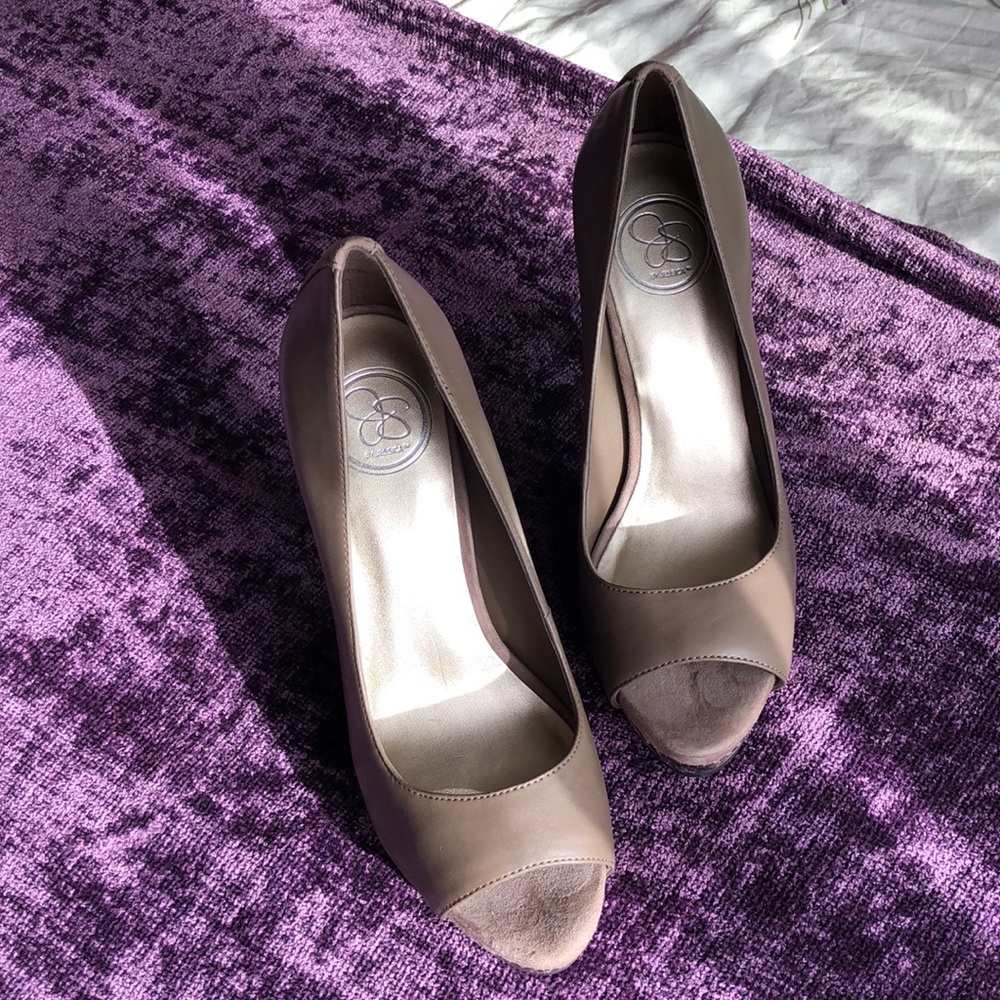 By Jessica Gray pumps.